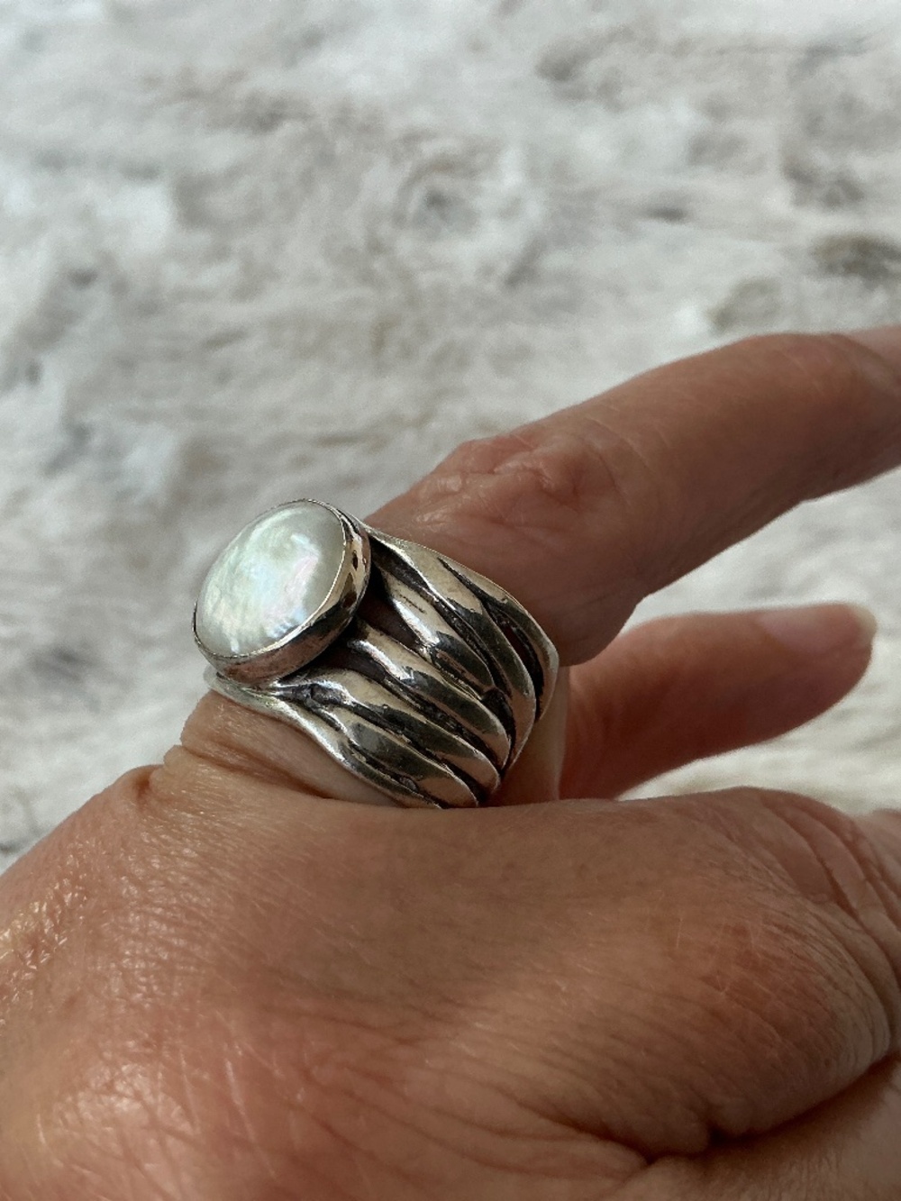 Silver Ring with White Mother-of-Pearl Center - Picture 3 of 12